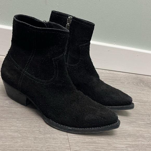 Saint Laurent Lukas boot. Size 36.5 euro 6.5 USA
LIKE NEW- worn one time. - Picture 2 of 14